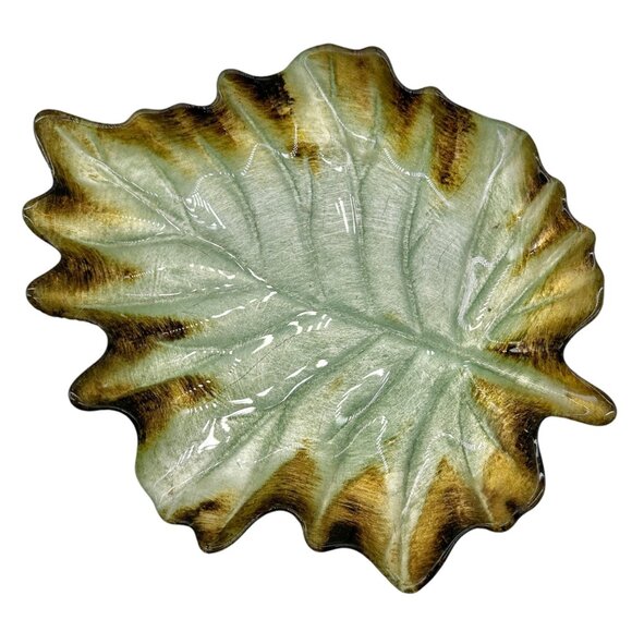 Leaf-Shaped Metal Trinket or Candy Dish Green and Gold 10 x 8 inches - Picture 1 of 6